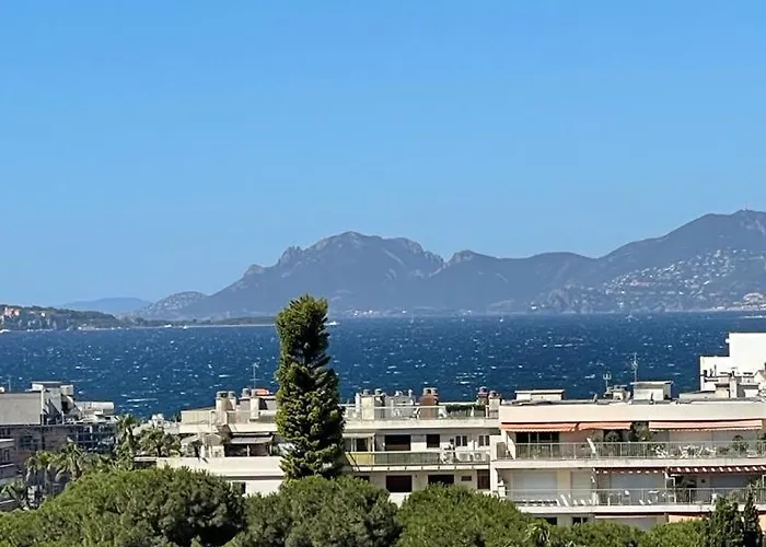 Superbe Le Pavois אנטיב